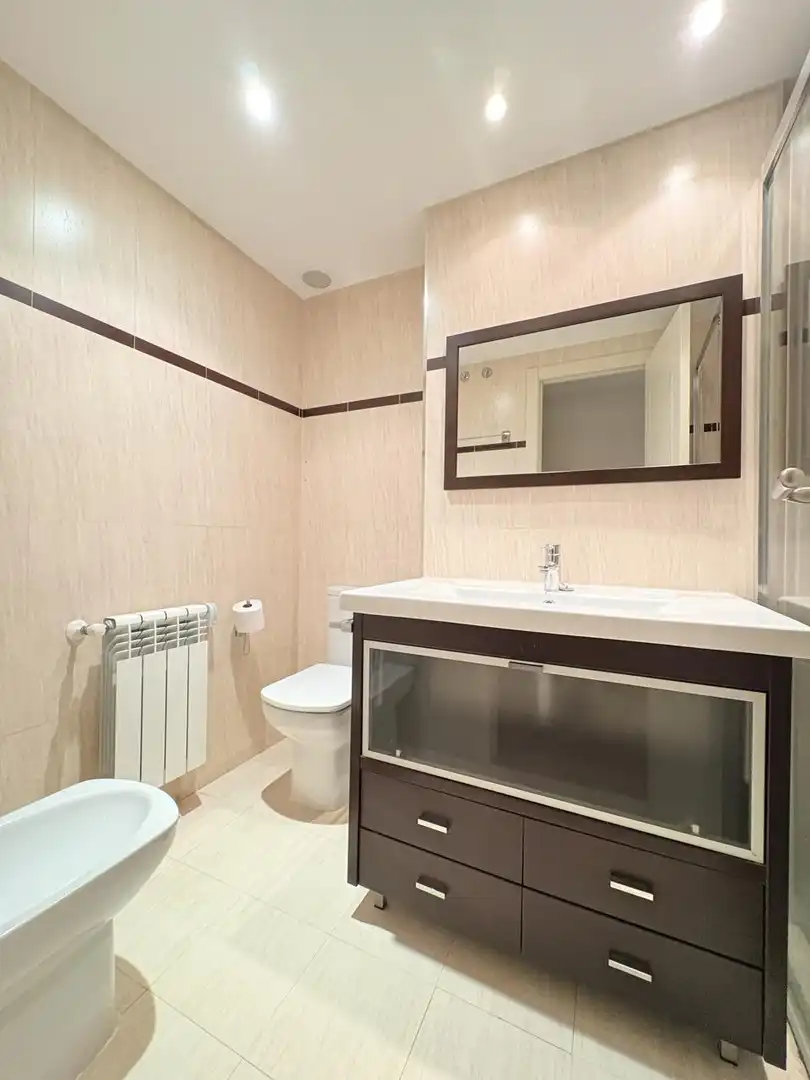 Baño de Planta baja de alquiler en Las Rozas de Madrid con Aire acondicionado, Calefacción y Terraza