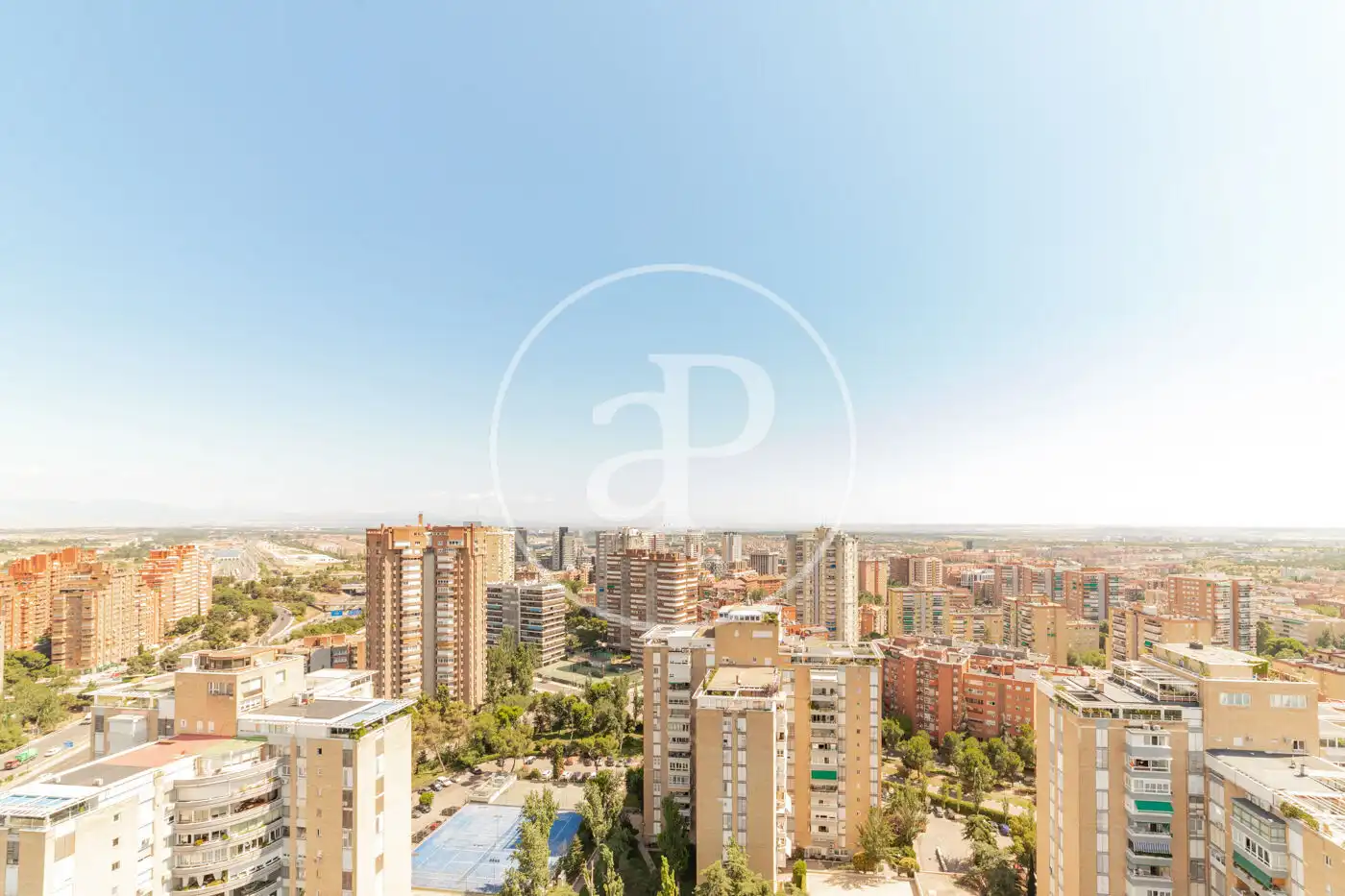 Vista exterior de Ático en venta en Madrid con Aire acondicionado, Calefacción y Jardín privado