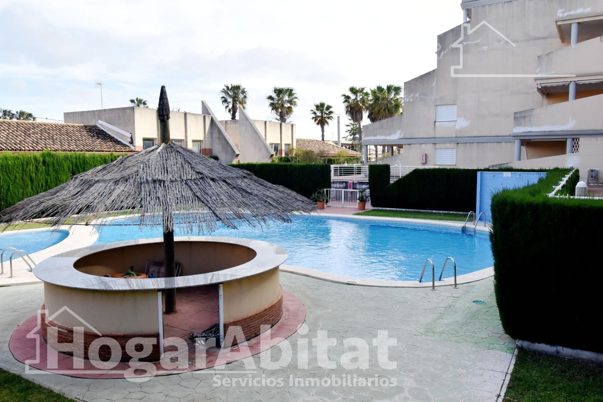 Piscina de Casa adosada en venda en Chilches / Xilxes amb Aire condicionat, Calefacció i Terrassa