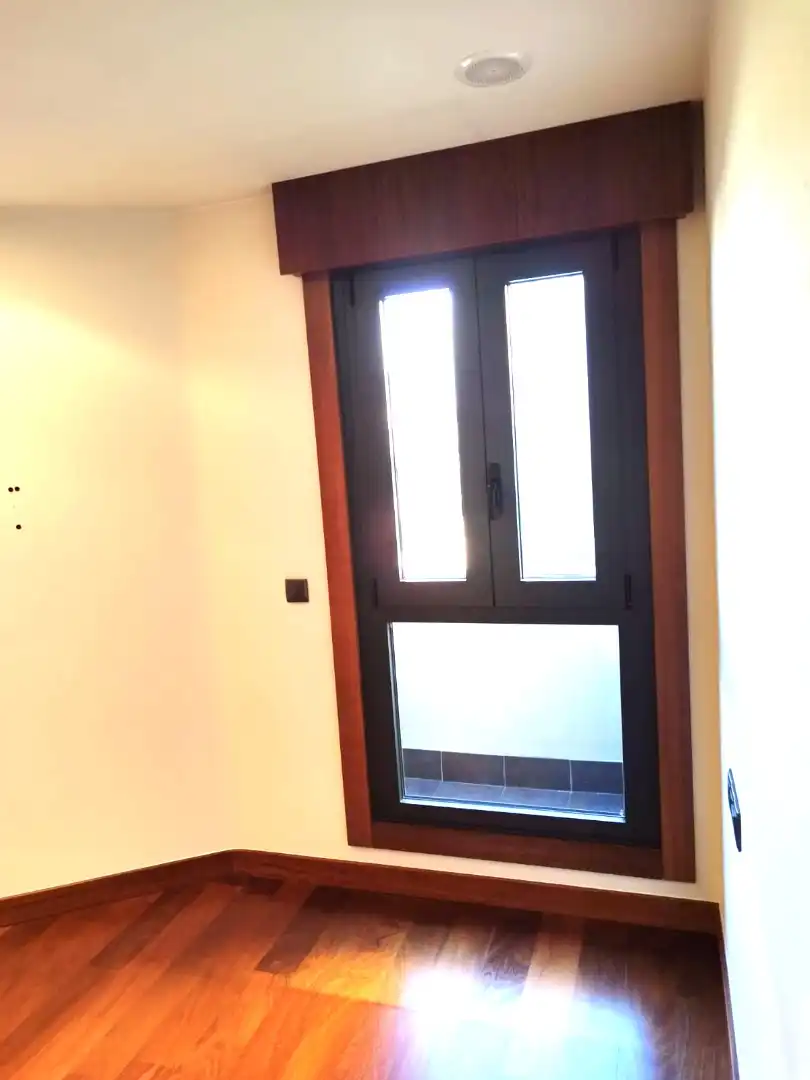 Flat for rent in Vigo   with Parquet flooring