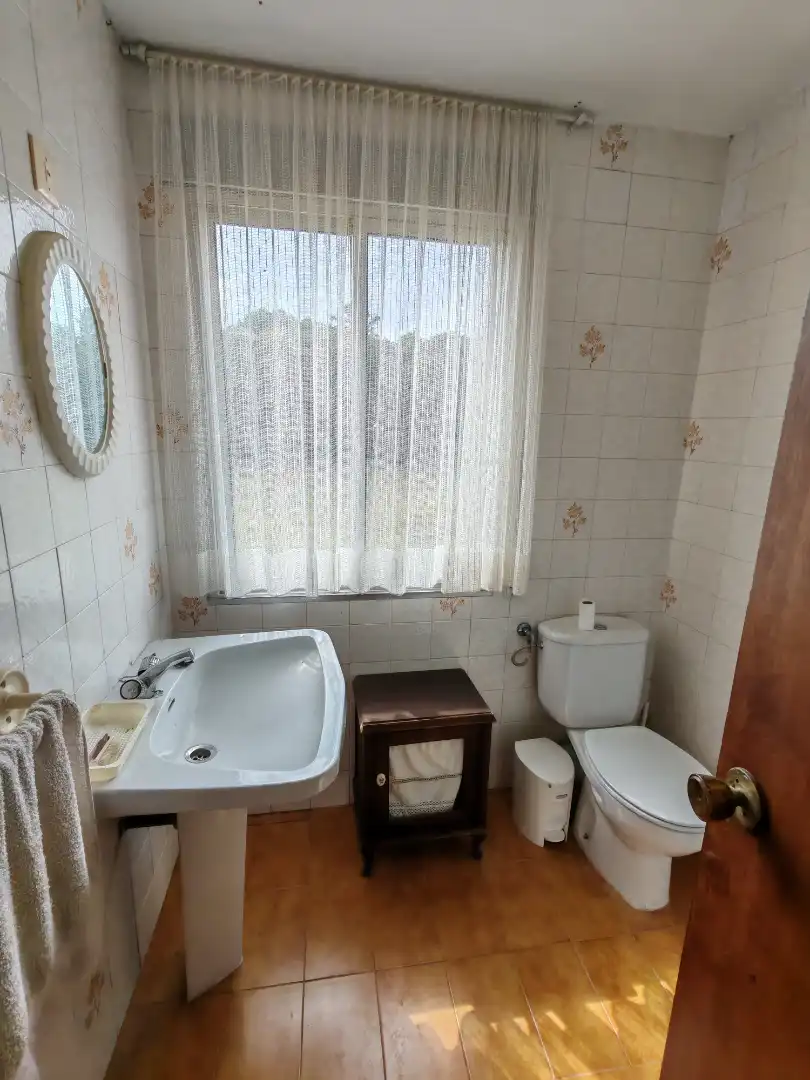 Bany de Casa o xalet en venda en O Pino  amb Jardí privat, Terrassa i Moblat
