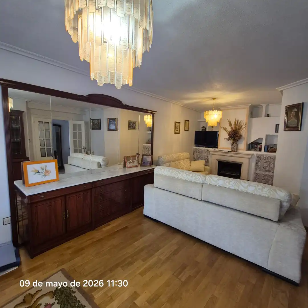 Sala d'estar de Casa o xalet en venda en San Andrés del Rabanedo amb Calefacció, Jardí privat i Parquet