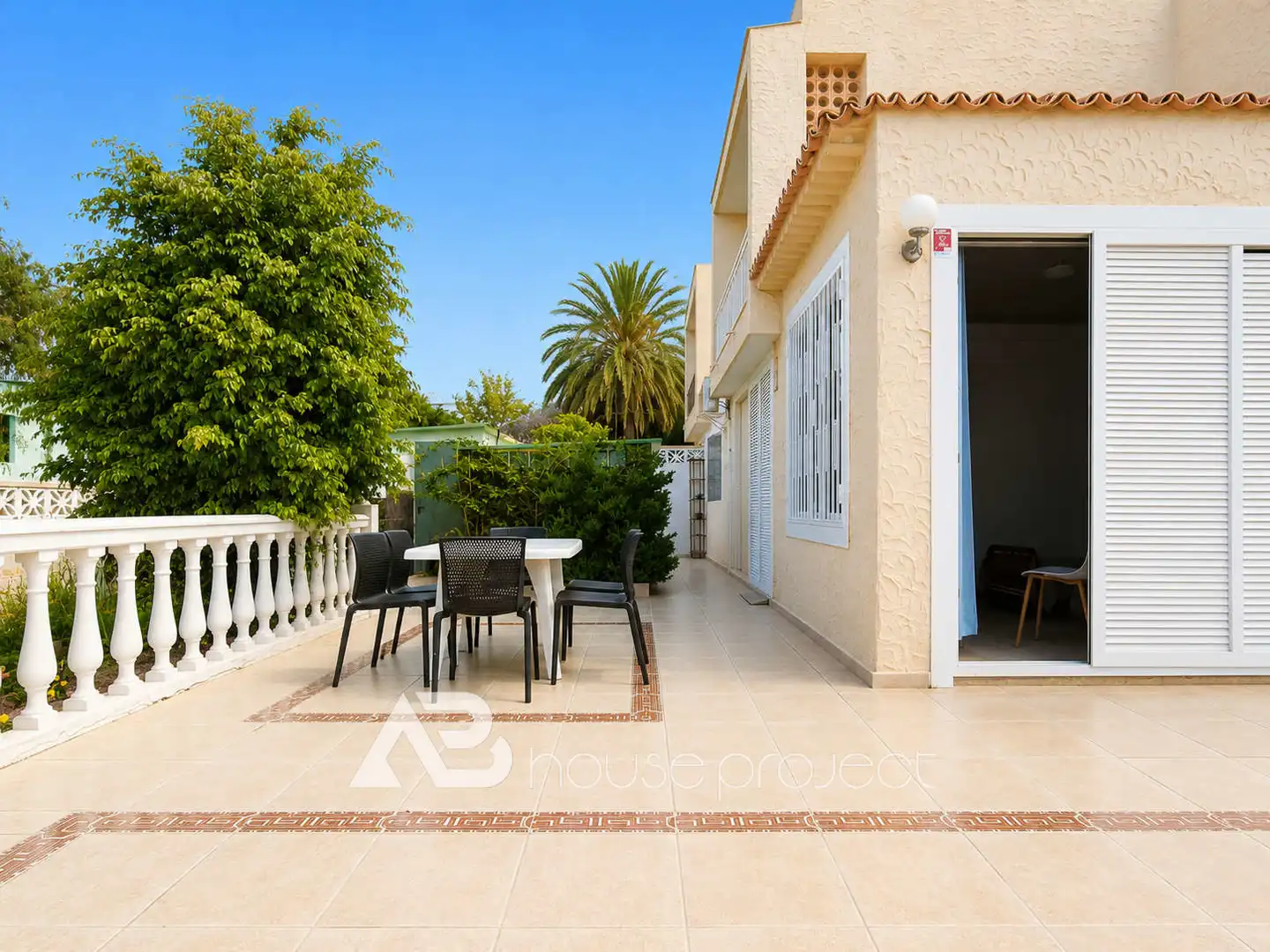 Vista exterior de Casa o xalet en venda en Adeje amb Aire condicionat, Jardí privat i Terrassa