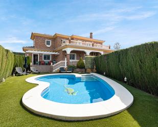 Jardí de Casa o xalet en venda en Rincón de la Victoria amb Aire condicionat, Terrassa i Piscina