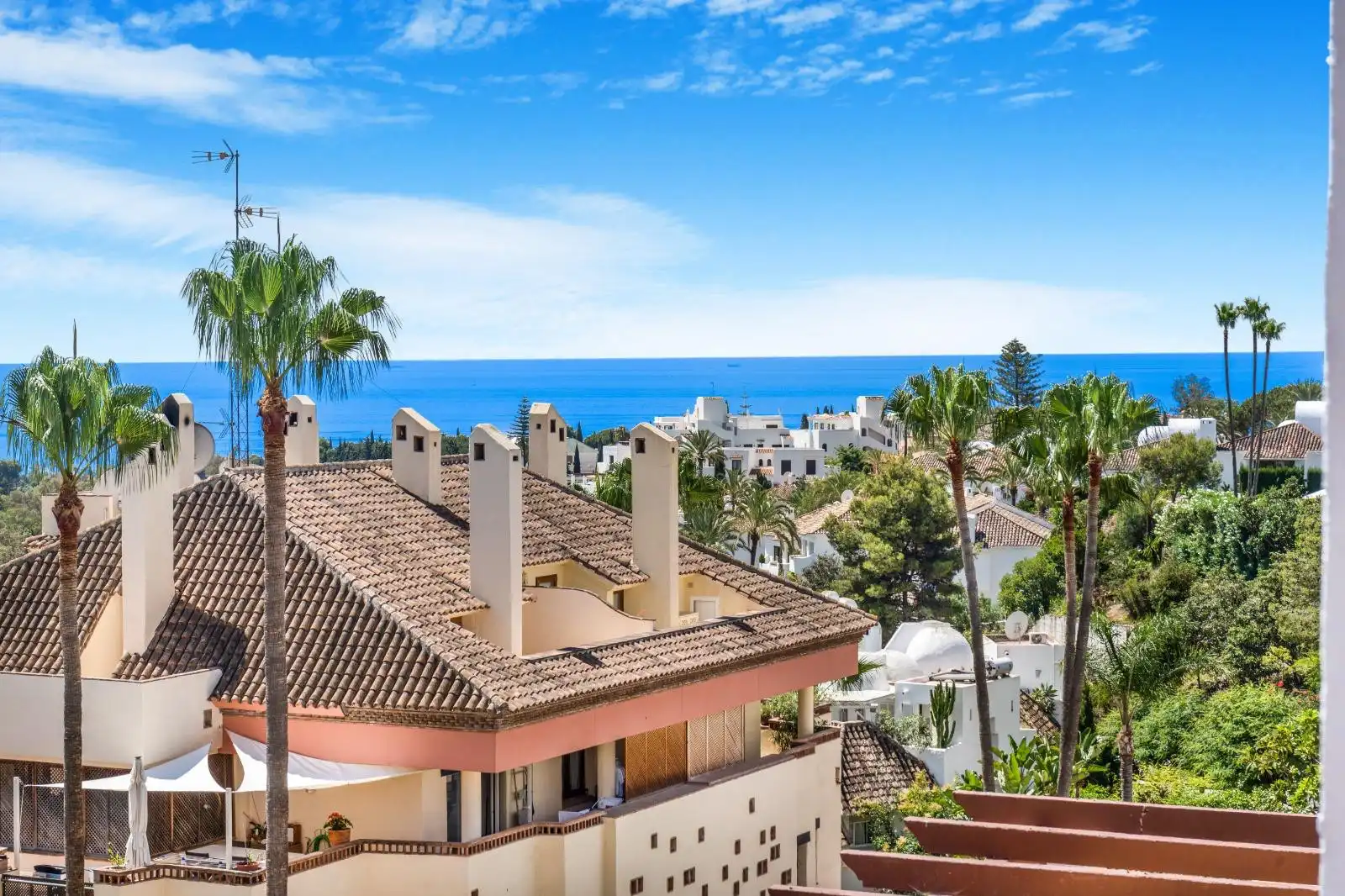 Vista exterior de Apartamento de alquiler en Marbella con Terraza, Piscina y Amueblado
