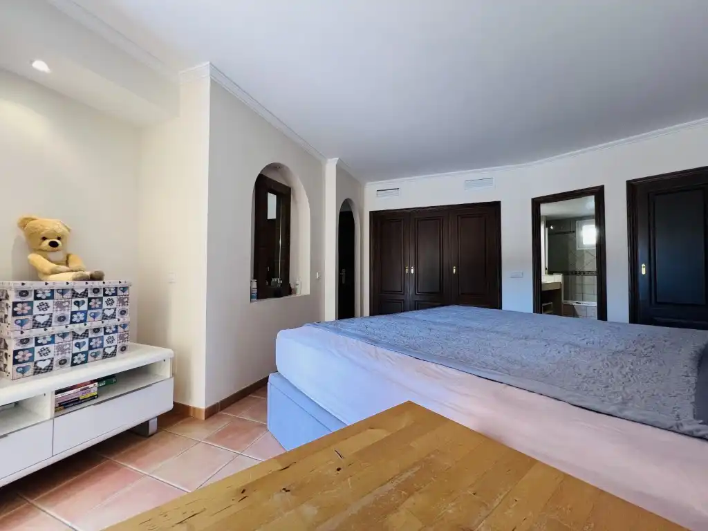 Dormitori de Apartament de lloguer en Calvià amb Piscina i Moblat