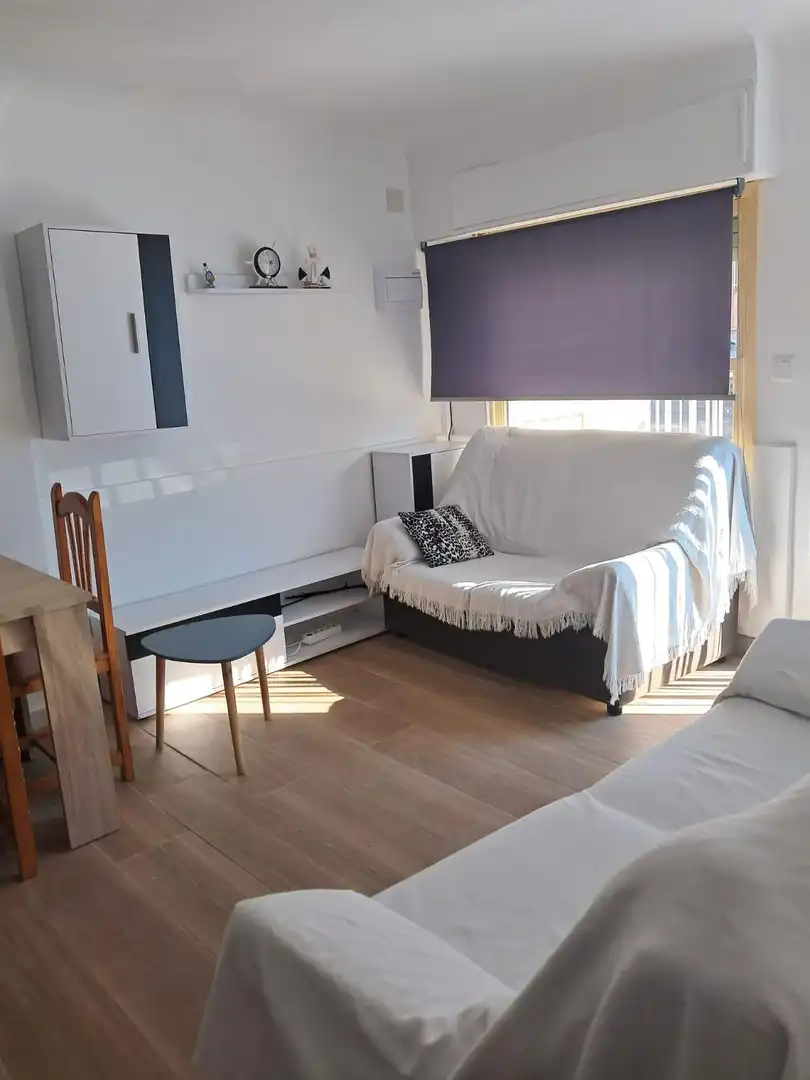 Sala d'estar de Planta baixa de lloguer en Santa Pola amb Aire condicionat, Terrassa i Moblat