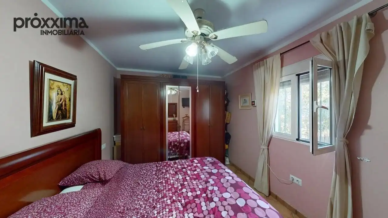 Dormitori de Casa o xalet en venda en La Rinconada amb Jardí privat, Terrassa i Traster