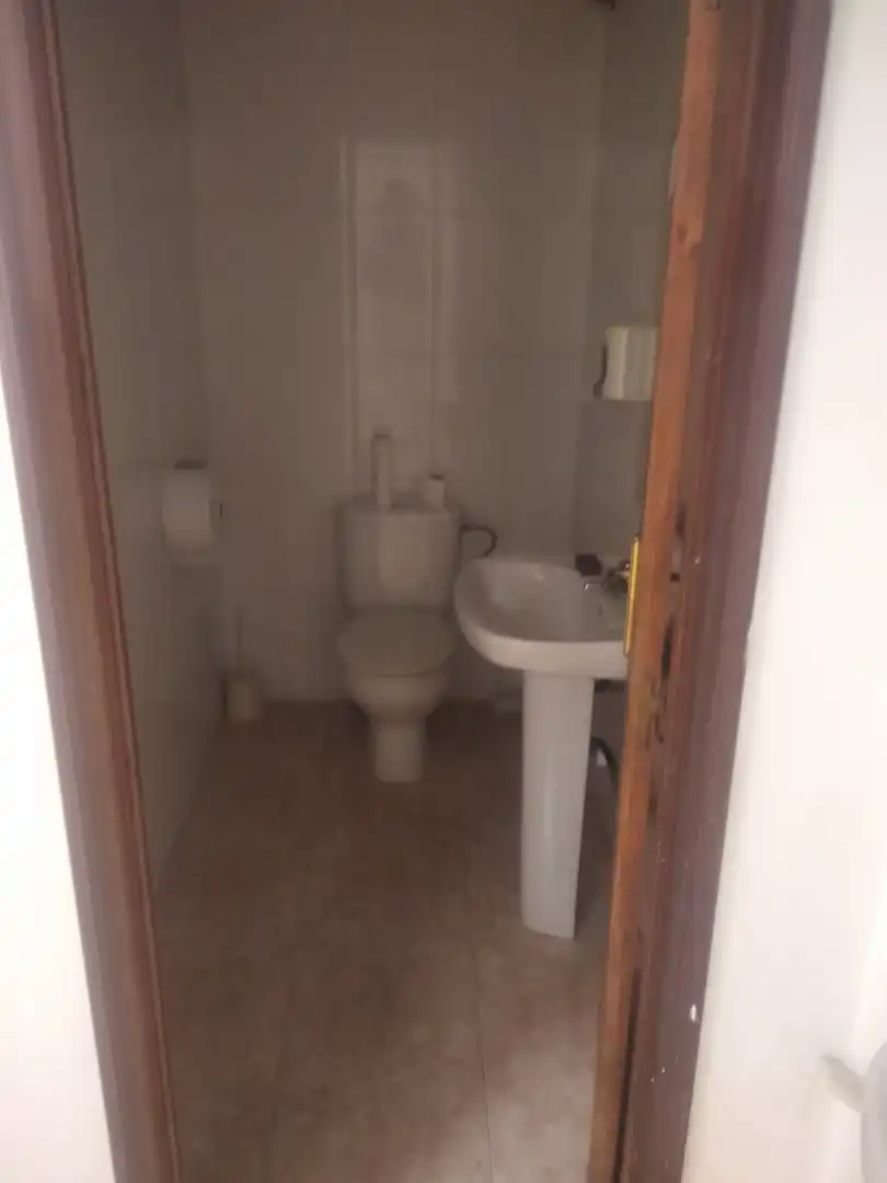 Bany de Local de lloguer en Tarragona amb Aire condicionat