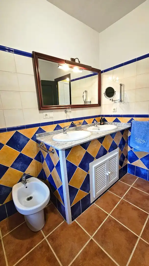Baño de Finca rústica en venta en Cortegana con Jardín privado, Terraza y Piscina