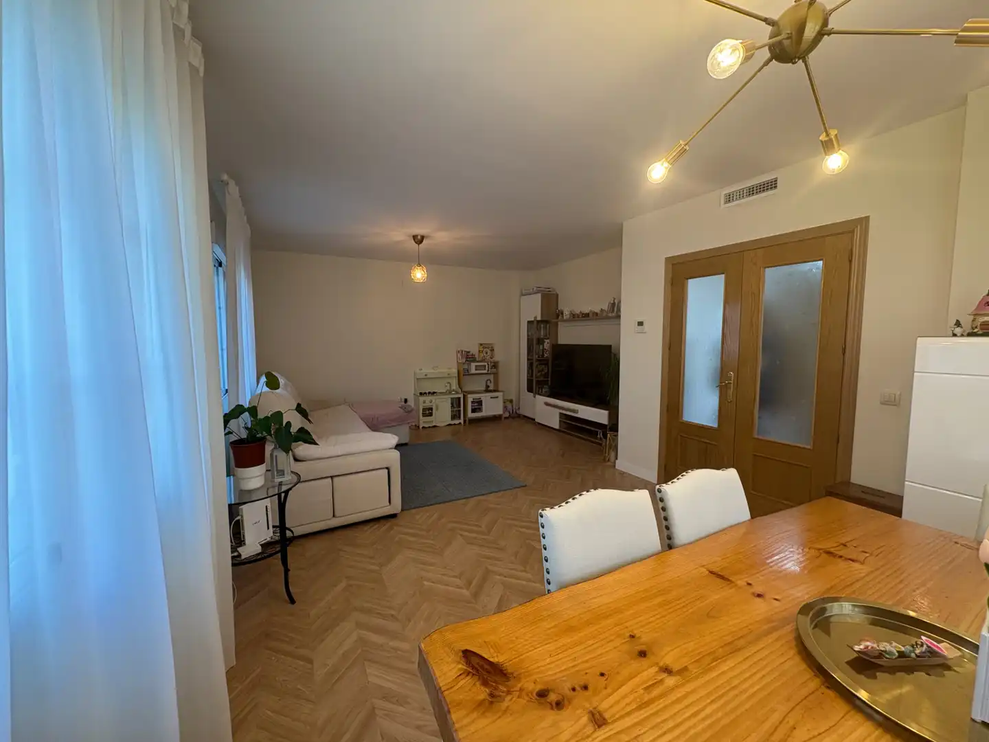 Living room of Houses for sale in El Viso de San Juan  with Air Conditioner, Private garden and Parquet flooring