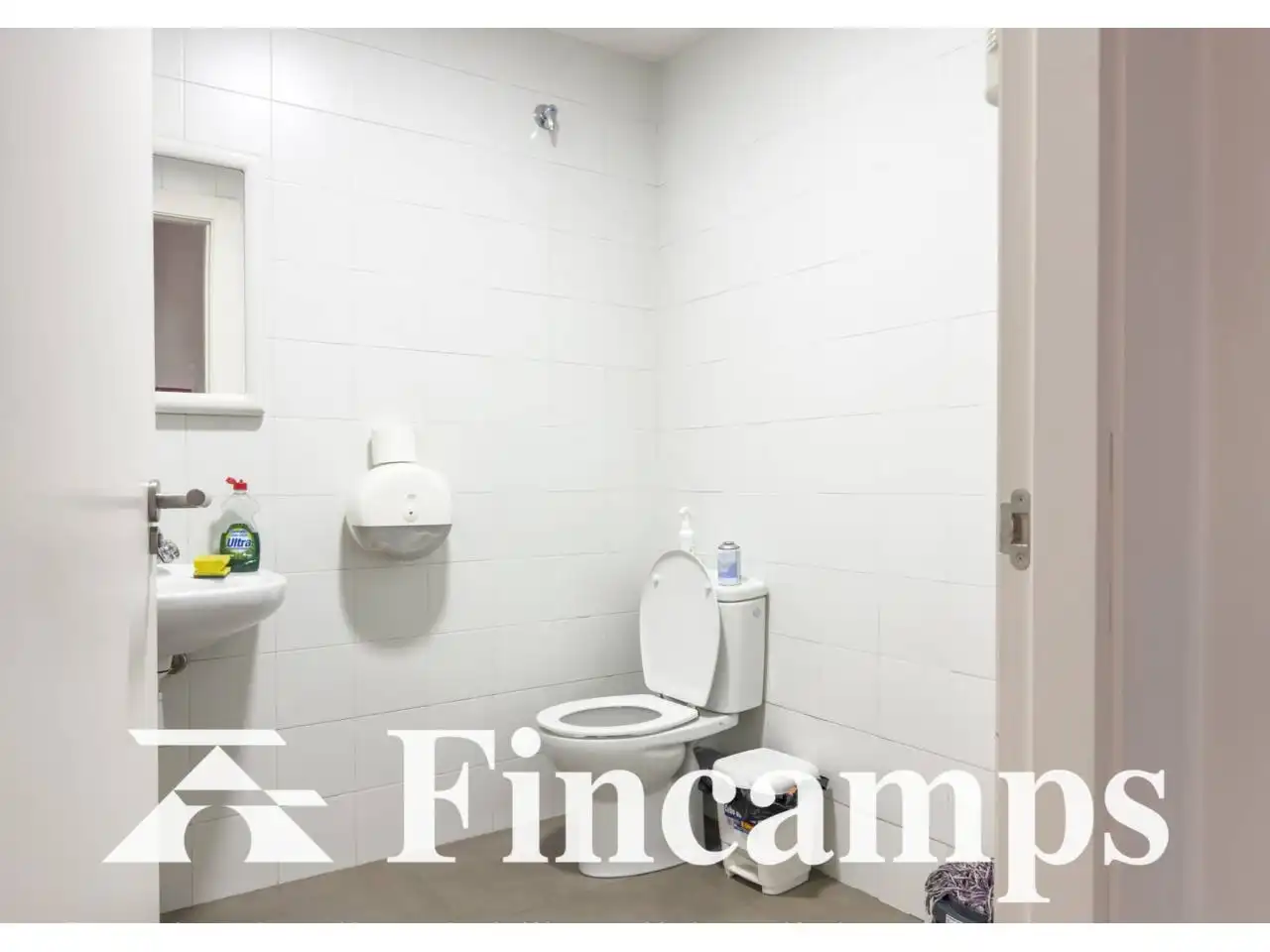 Badezimmer von Geschaftsraum zur Miete in Sabadell mit Klimaanlage