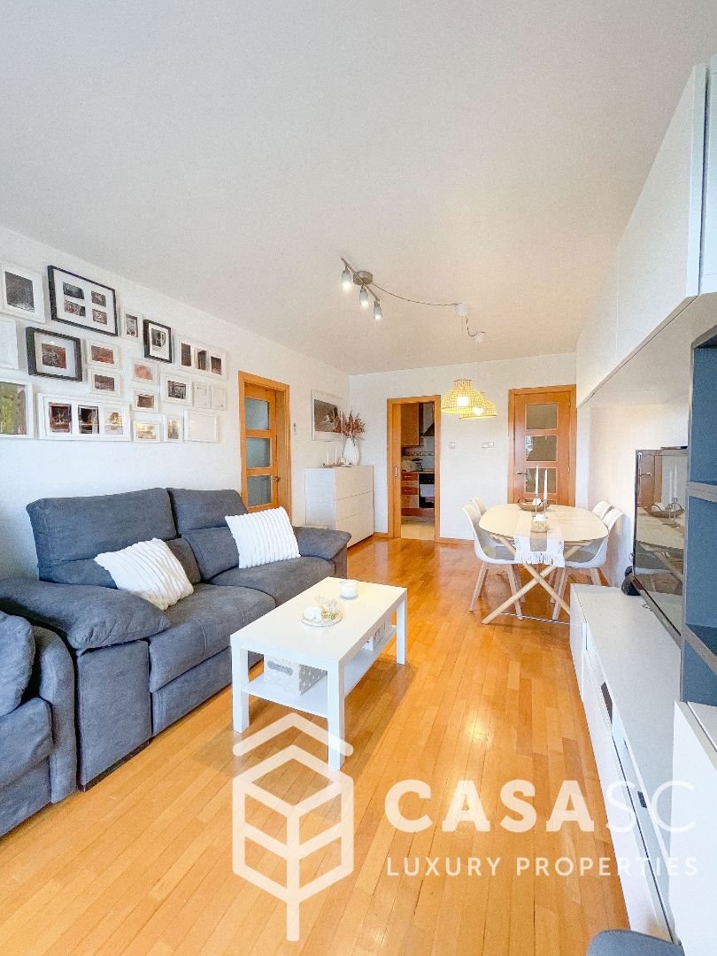 Living room of Flat for sale in Terrassa  with Air Conditioner, Parquet flooring and Terrace