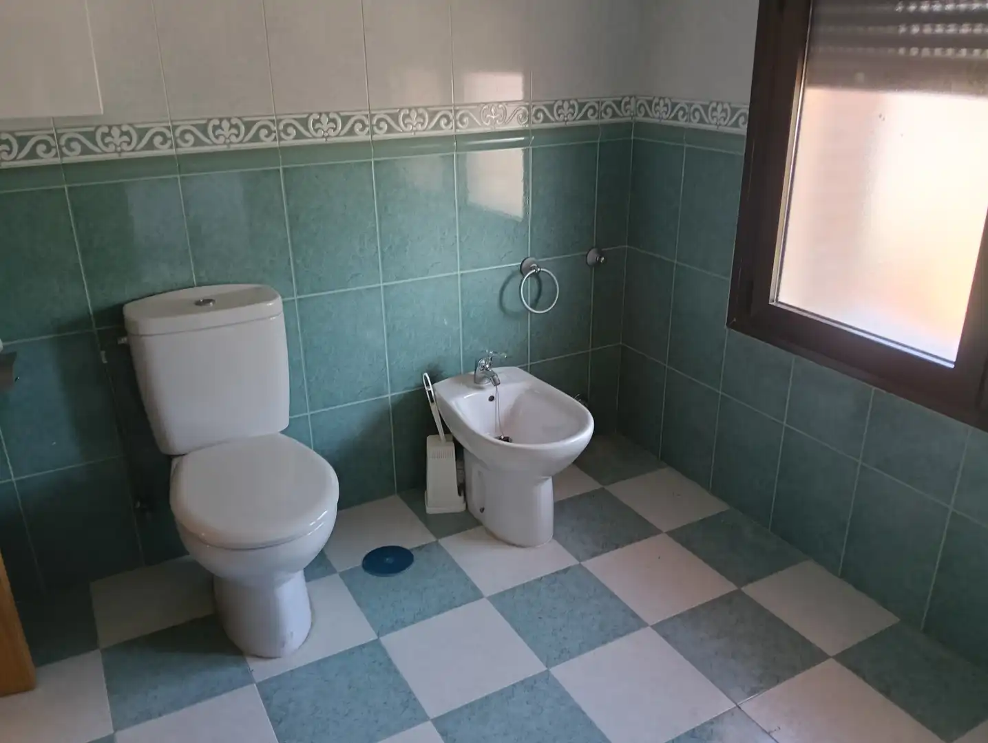 Bany de Casa o xalet en venda en Casarrubios del Monte amb Aire condicionat, Calefacció i Jardí privat