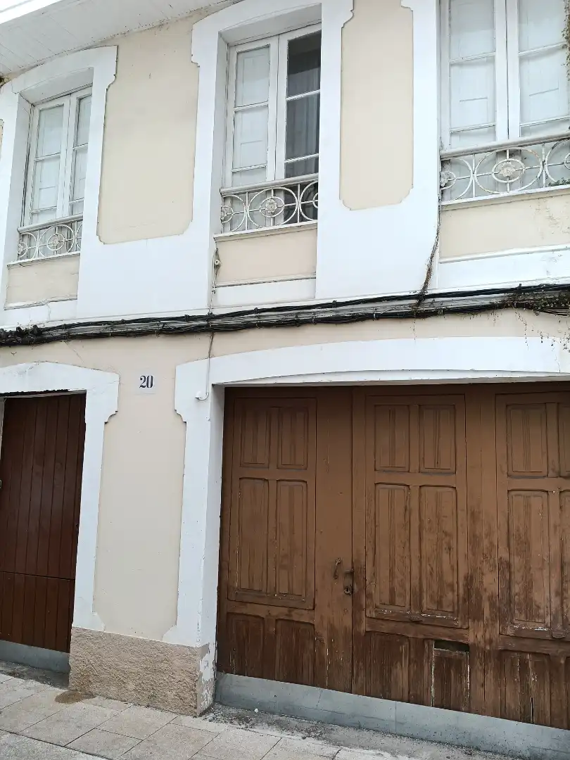 Vista exterior de Casa adosada en venda en Betanzos amb Traster i Balcó