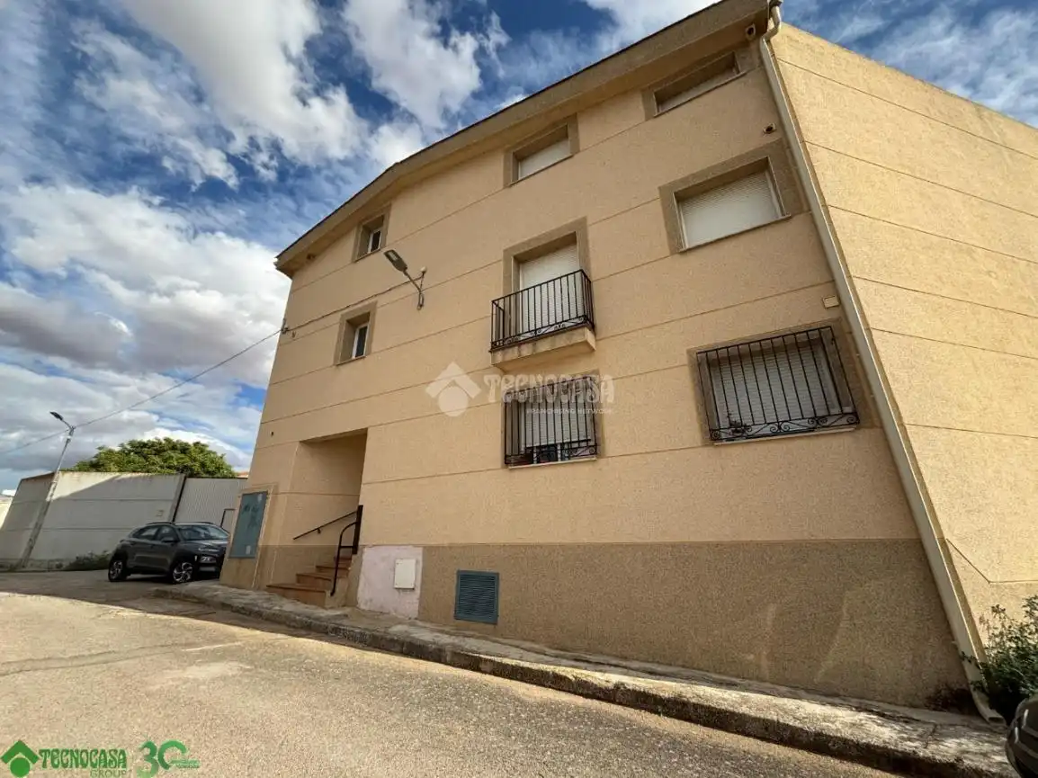 Vista exterior de Pis en venda en Zarza de Tajo amb Moblat