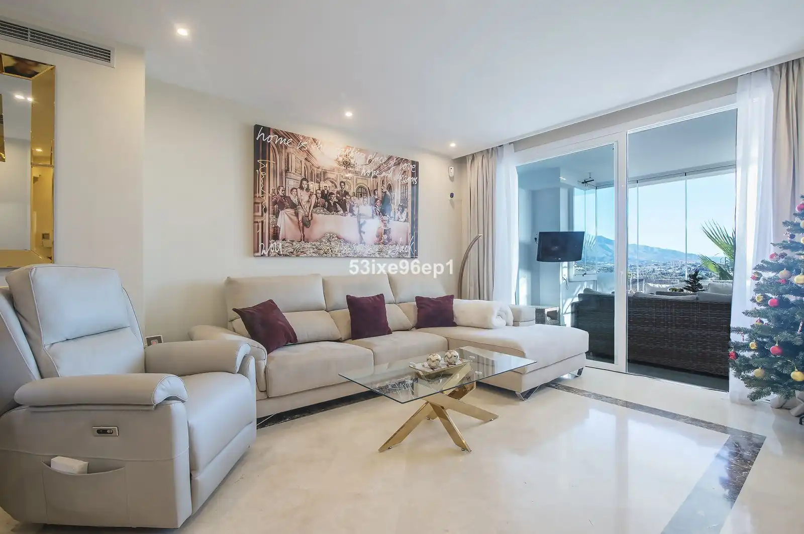 Sala d'estar de Apartament en venda en Benahavís amb Traster, Moblat i Piscina comunitària