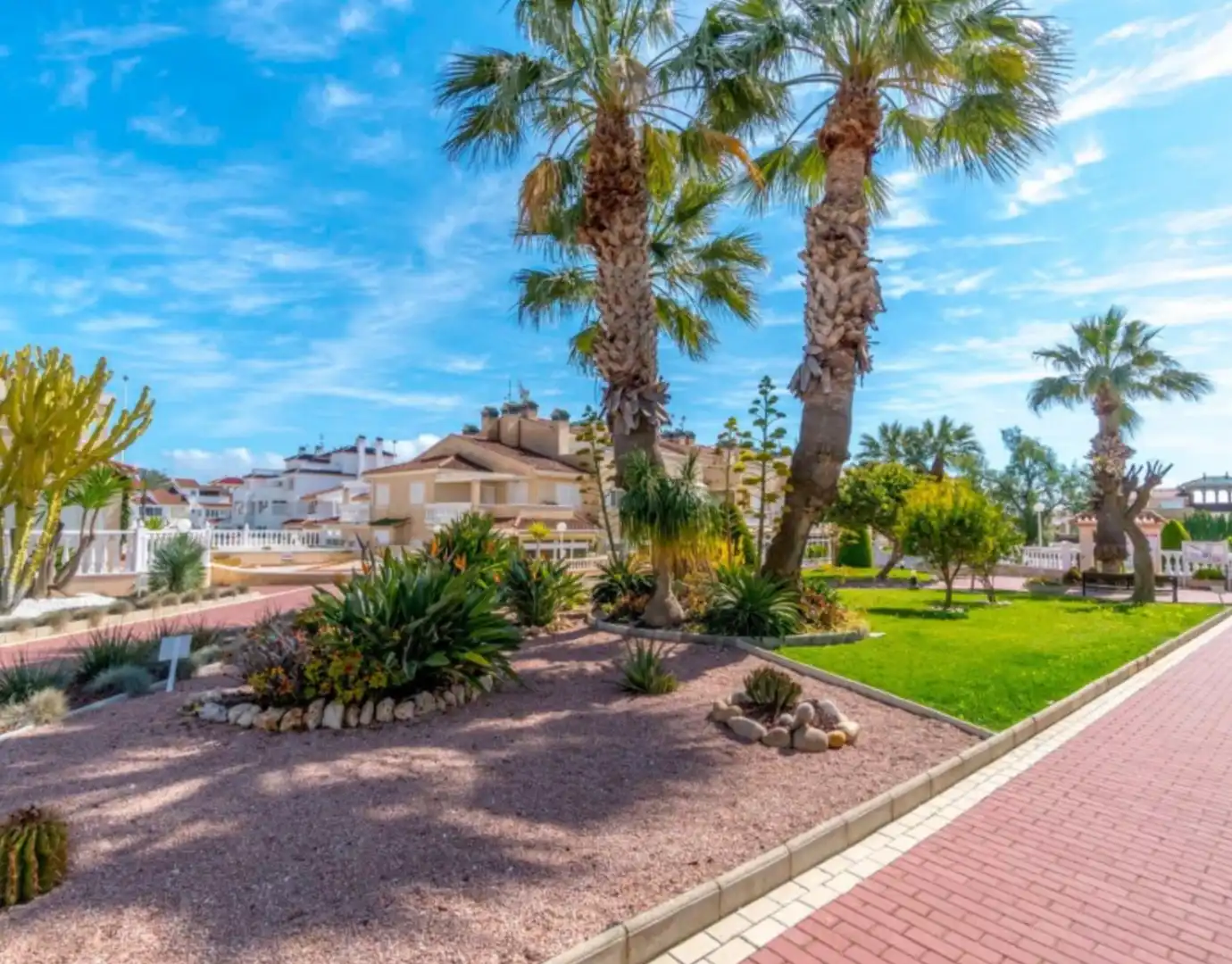 Vista exterior de Dúplex en venda en Orihuela amb Aire condicionat, Calefacció i Piscina