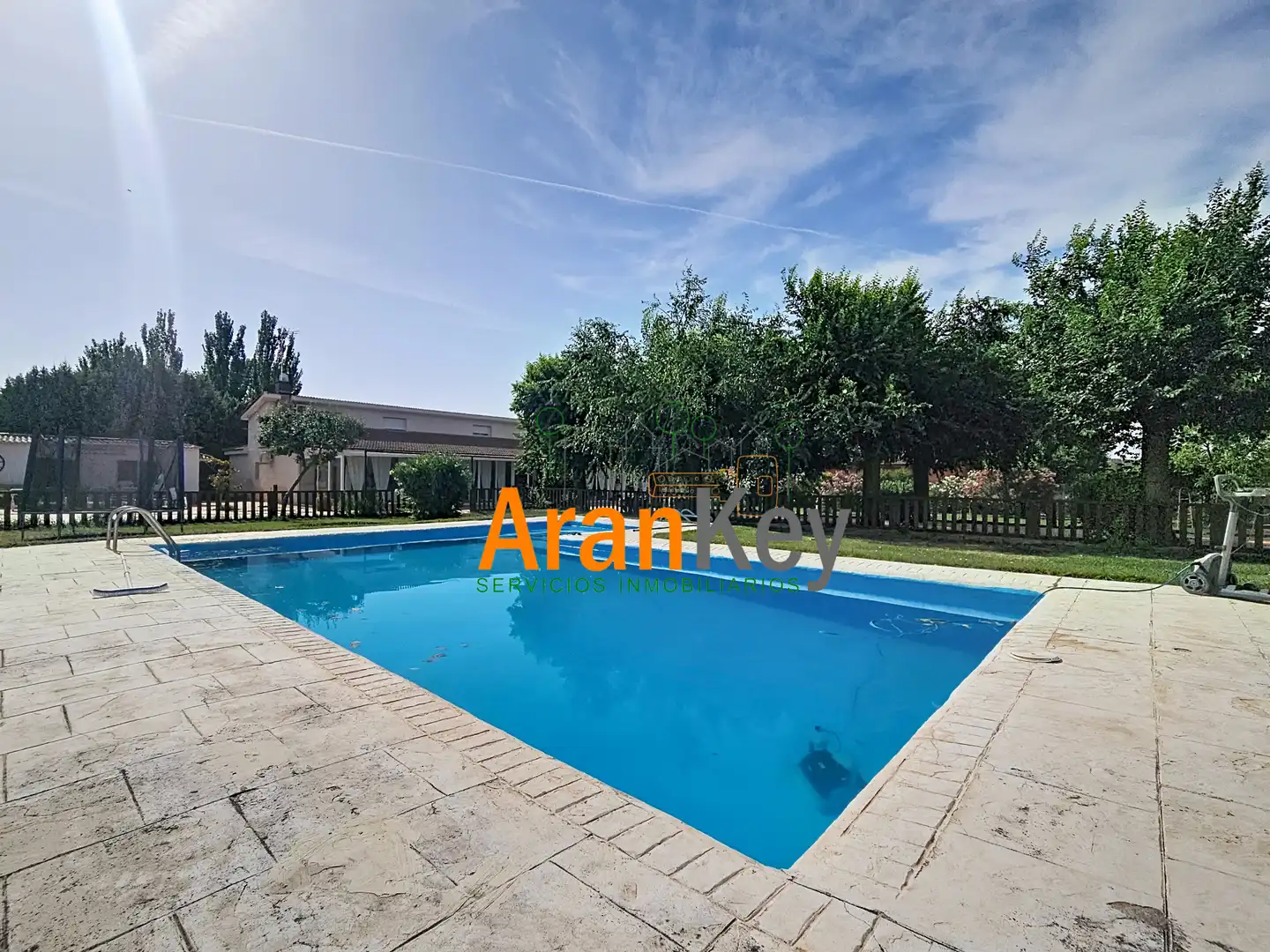 Swimming pool of Houses for sale in Colmenar de Oreja  with Air Conditioner, Heating and Private garden