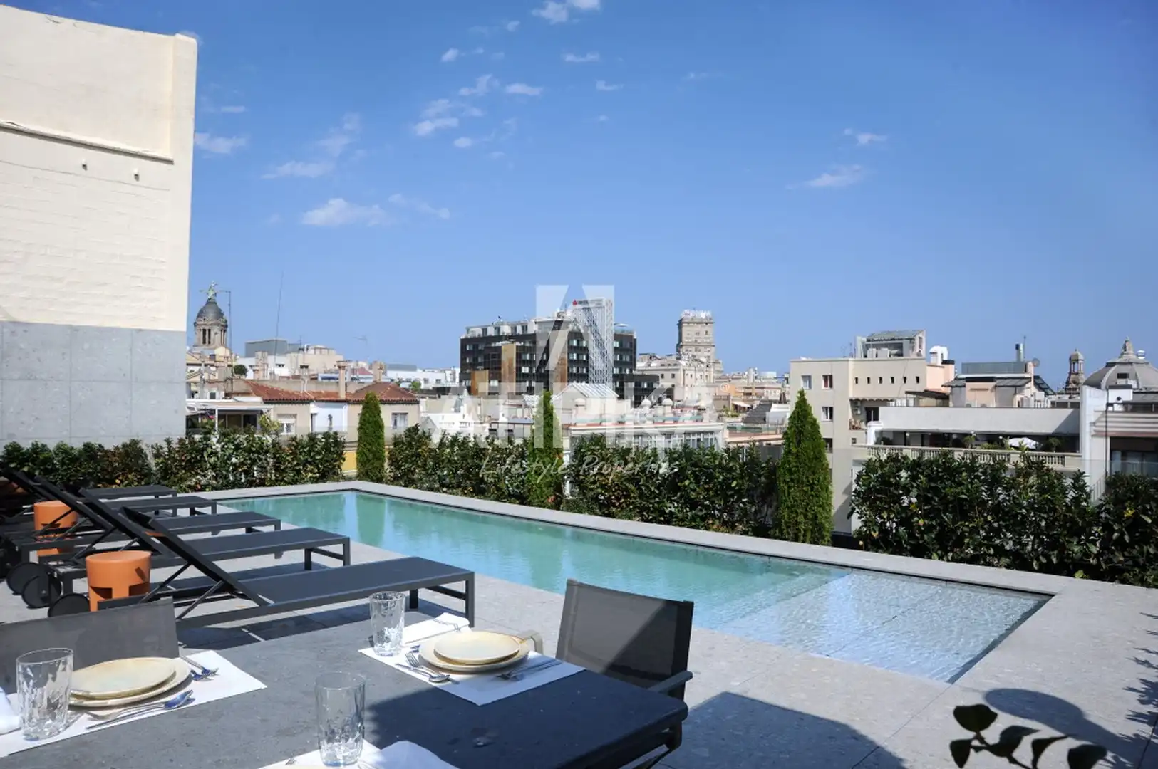 Flat with terrace to rent in Consell de Cent