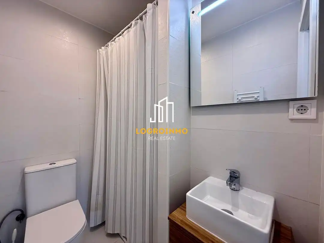 Baño de Piso de alquiler en  Logroño con Calefacción y Balcón