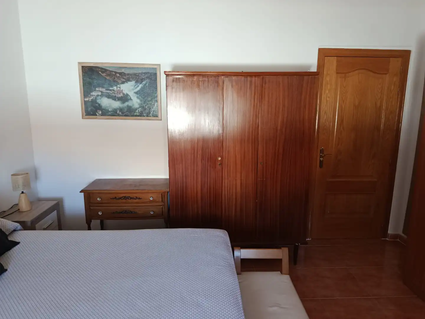 Dormitori de Casa adosada en venda en Mota del Cuervo amb Calefacció, Terrassa i Moblat