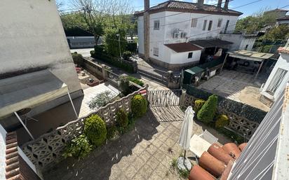 Exterior view of Single-family semi-detached for sale in Girona Capital  with Air Conditioner and Balcony