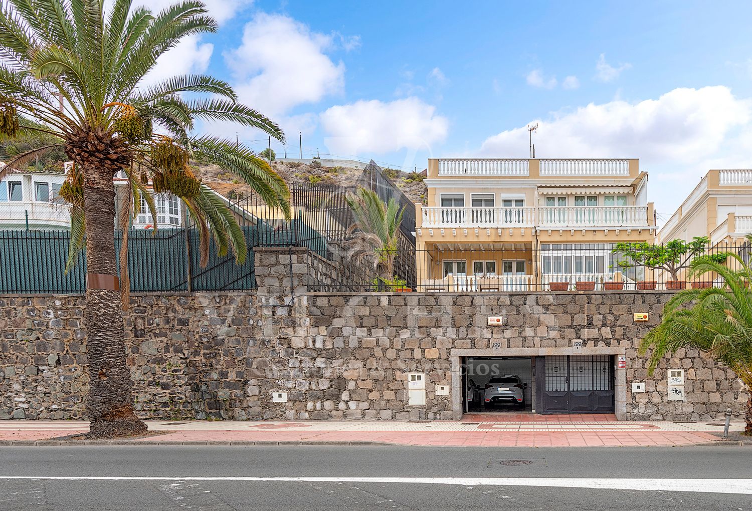 Exterior view of House or chalet for sale in Las Palmas de Gran Canaria  with Terrace, Storage room and Balcony