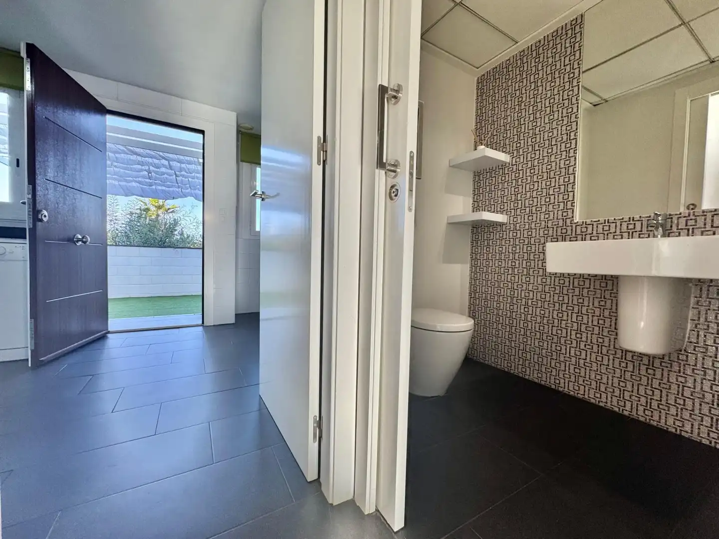 Baño de Casa adosada en venta en Torrevieja con Jardín privado, Terraza y Balcón