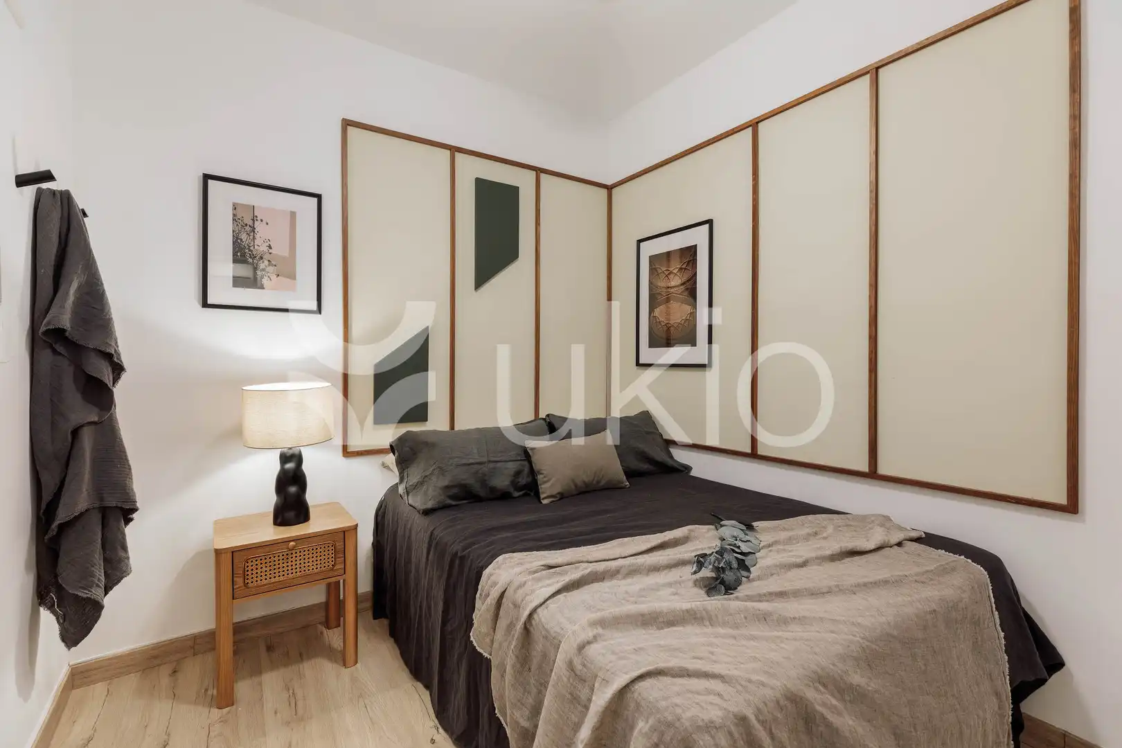 Dormitori de Apartament de lloguer en Barcelona amb Aire condicionat, Calefacció i Moblat