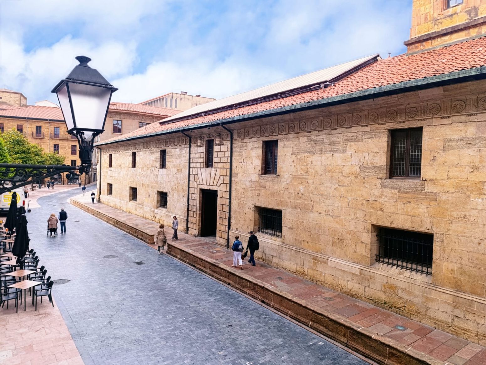 Vista exterior de Pis en venda en Oviedo 