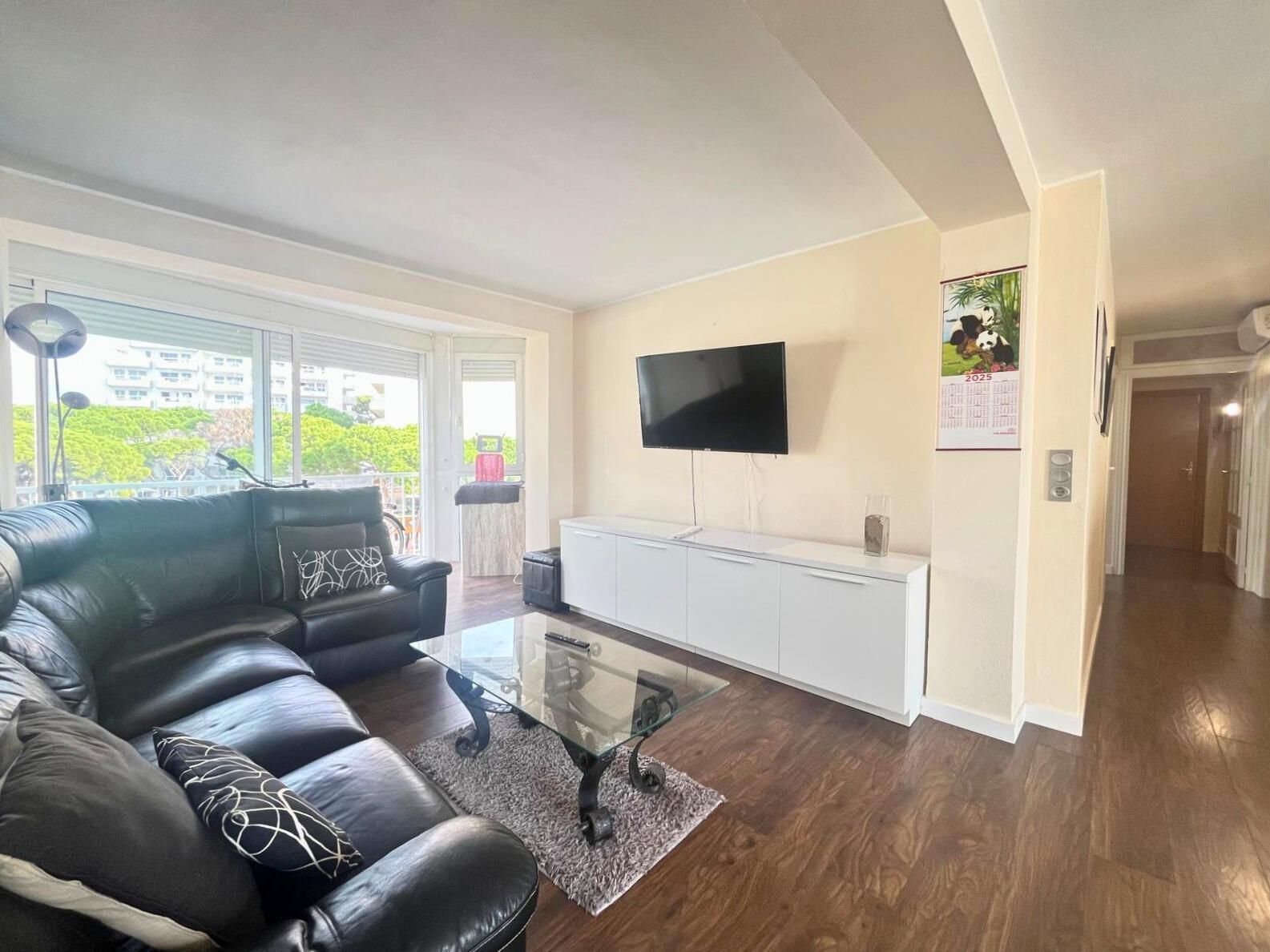 Sala d'estar de Pis en venda en Salou amb Aire condicionat, Jardí privat i Parquet