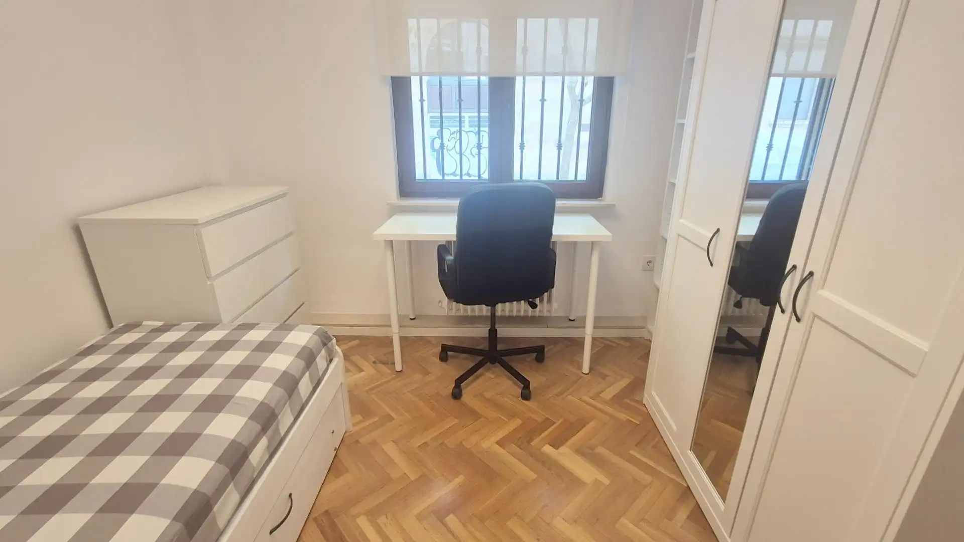 Habitación de Piso de alquiler en Salamanca con Calefacción, Parquet y Amueblado