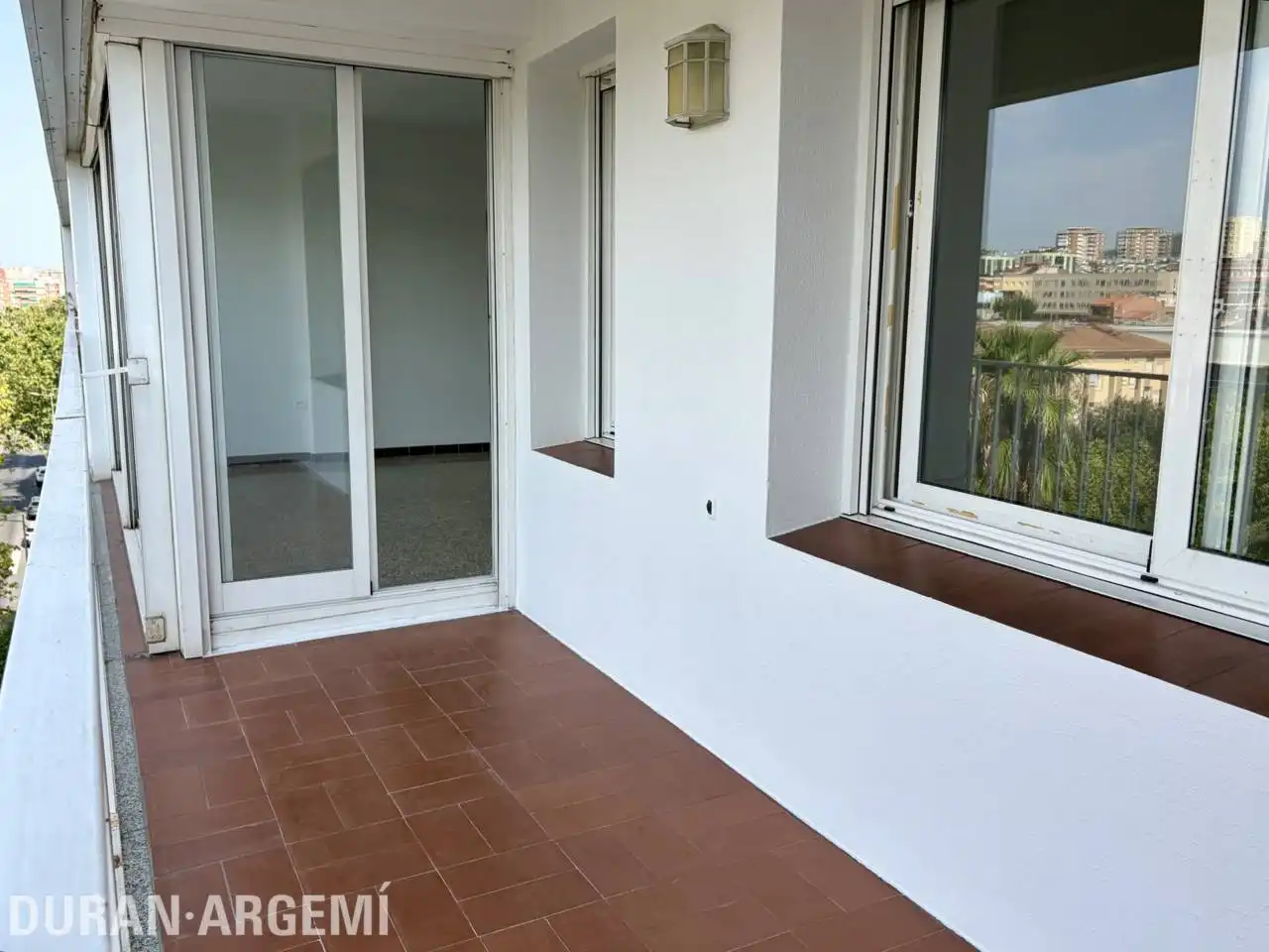 Flat with terrace for sale in Avenida Abat Marcet, imagen 4