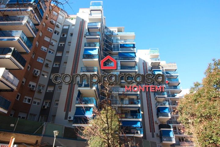 Exterior view of Apartment for sale in Fuenlabrada  with Alarm and Community pool