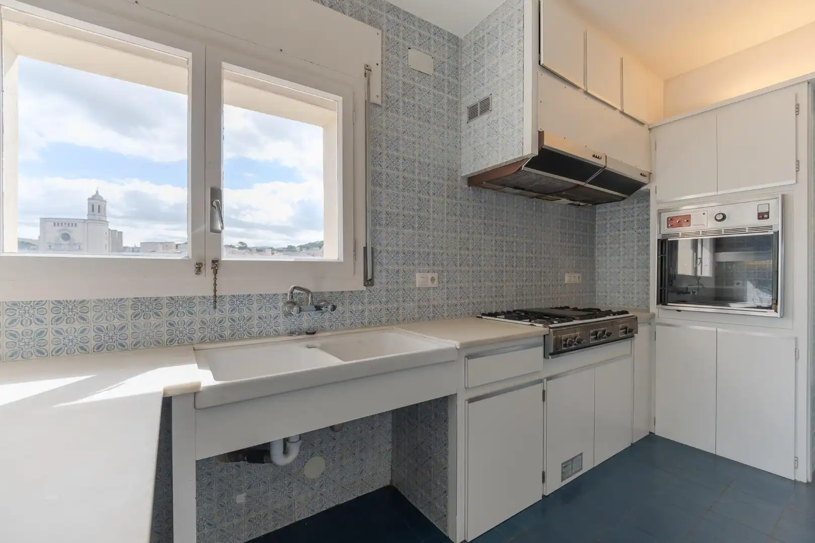 Cuina de Apartament de lloguer en Girona amb Calefacció, Parquet i Terrassa