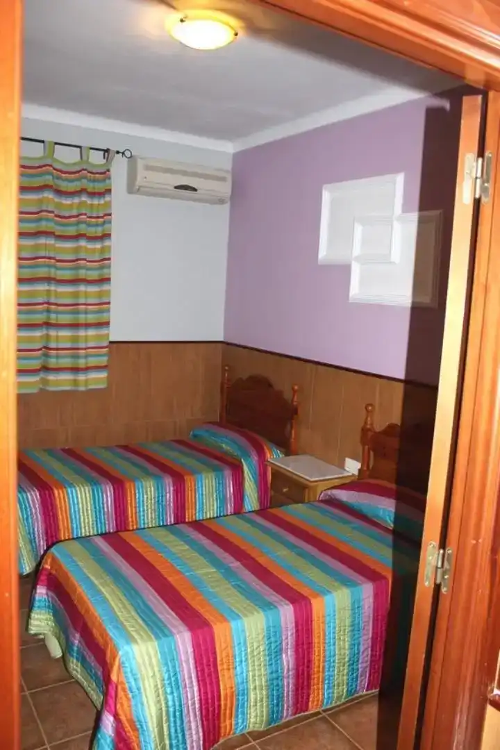 Dormitori de Local en venda en Paradas amb Aire condicionat
