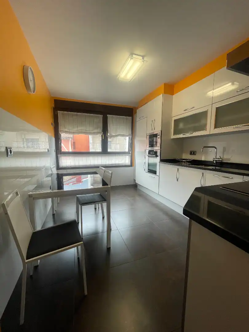 Cocina de Piso en venta en Zarautz con Calefacción, Amueblado y Balcón