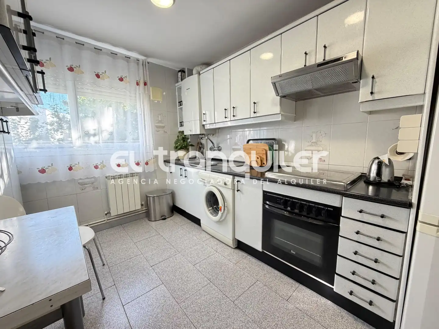 Cocina de Piso de alquiler en Fuenlabrada con Parquet, Amueblado y Lavadora
