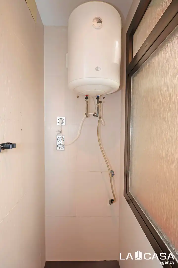 Baño de Ático en venta en L'Hospitalet de Llobregat con Balcón