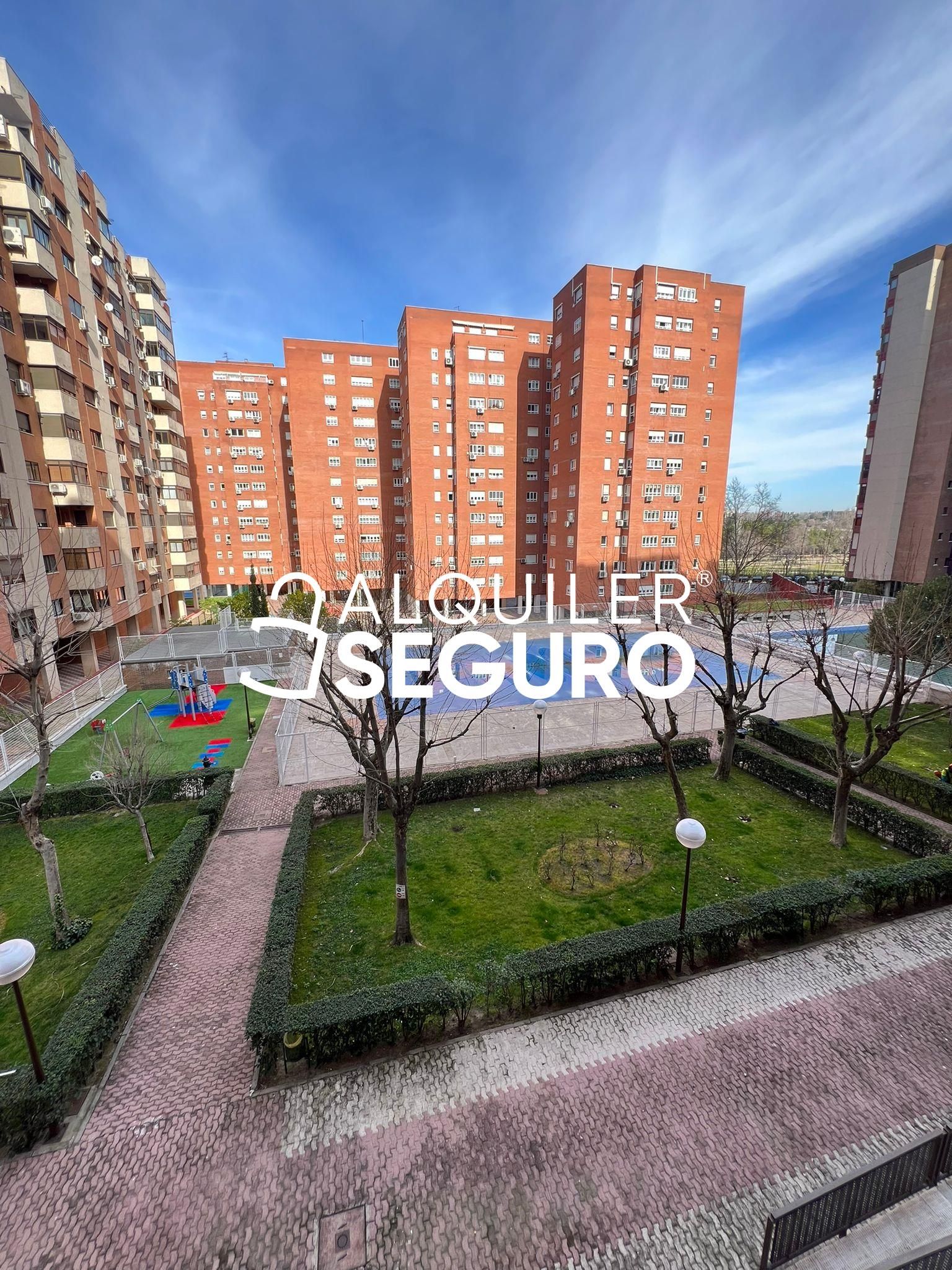 Exterior view of Flat for rent in  Madrid Capital  with Air Conditioner, Heating and Swimming Pool