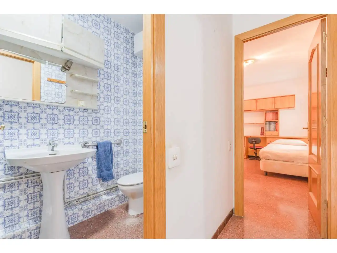 Bathroom of Flat for sale in Terrassa  with Air Conditioner