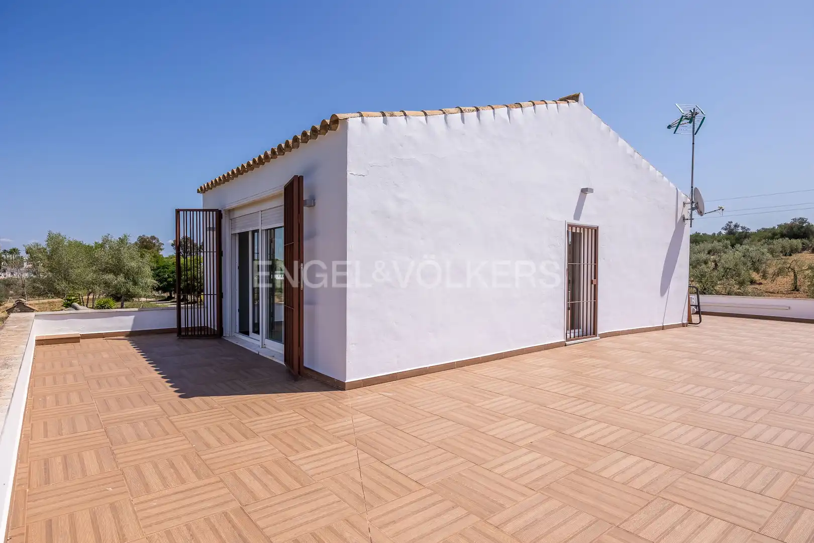 Terrasse von Country house zum Verkauf in Espartinas mit Klimaanlage, Heizung und Privatgarten