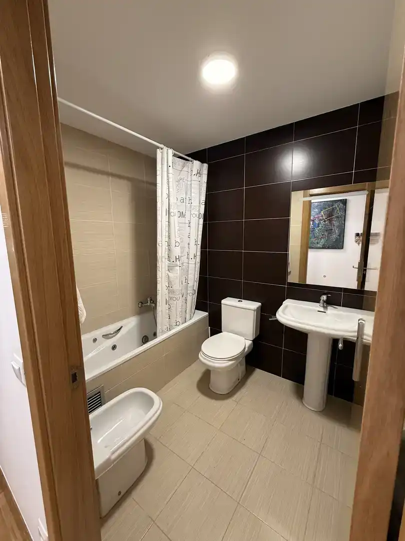 Baño de Piso en venta en Entrena con Piscina y Balcón