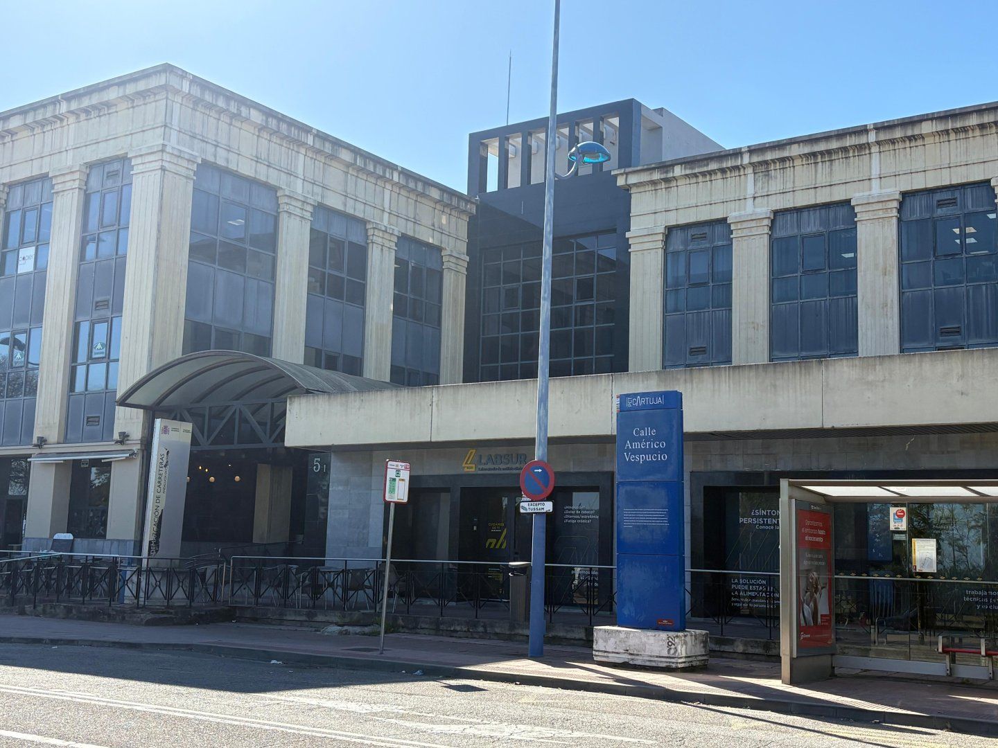 Außenansicht von Büro zur Miete in  Sevilla Capital mit Klimaanlage und Heizung
