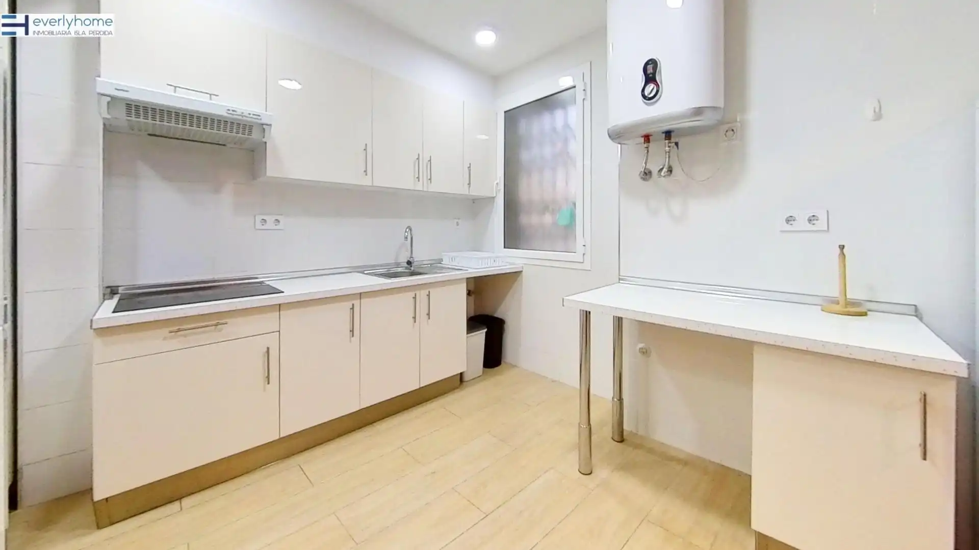 Kitchen of Flat for share in Valencia