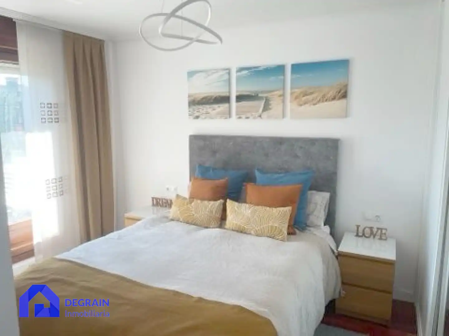 Habitación de Ático en venta en Oviedo  con Calefacción, Parquet y Terraza