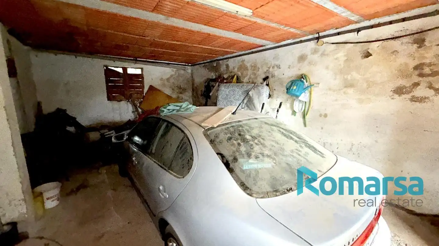 Parkplatz von Einfamilien-Reihenhaus zum Verkauf in El Parral mit Heizung und Terrasse