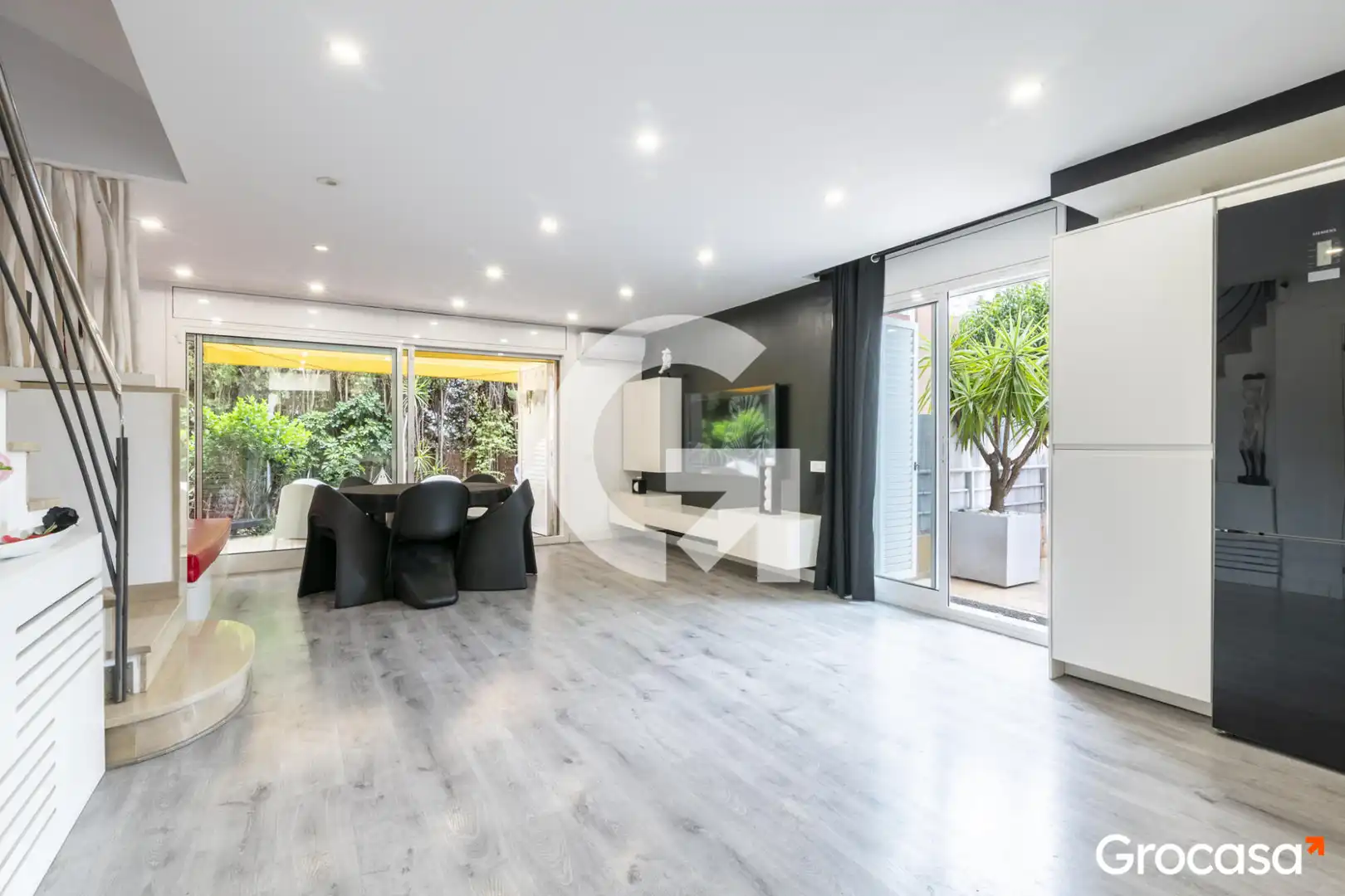 Sala de estar de Casa adosada en venta en Sant Joan Despí con Aire acondicionado, Calefacción y Terraza