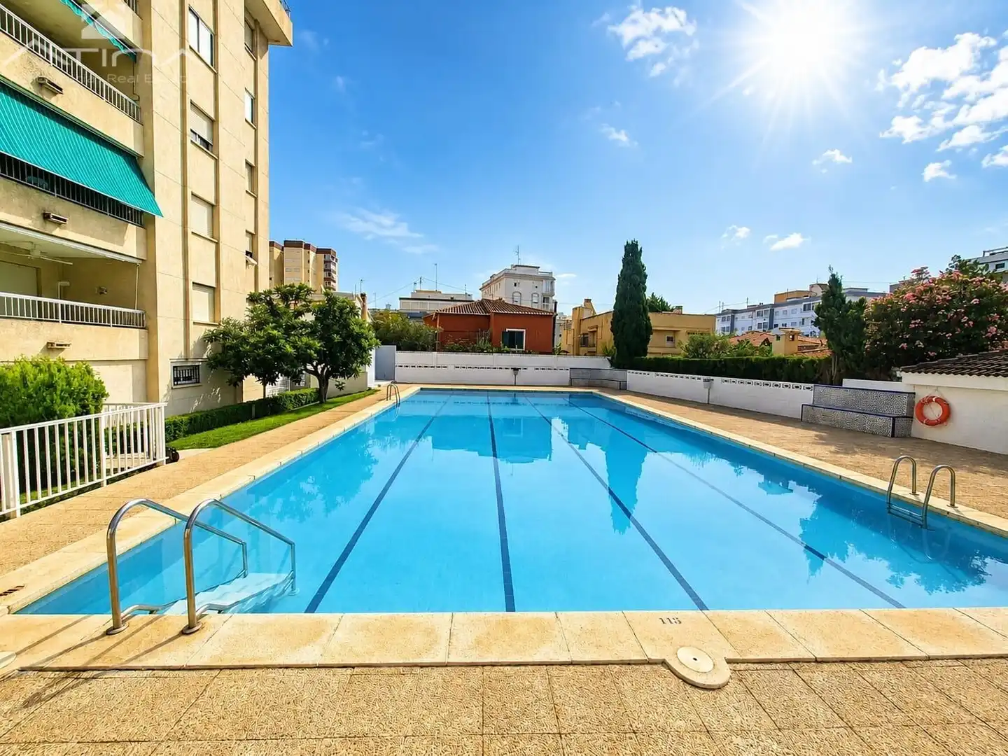 Piscina de Apartament en venda en Gandia amb Terrassa, Traster i Moblat